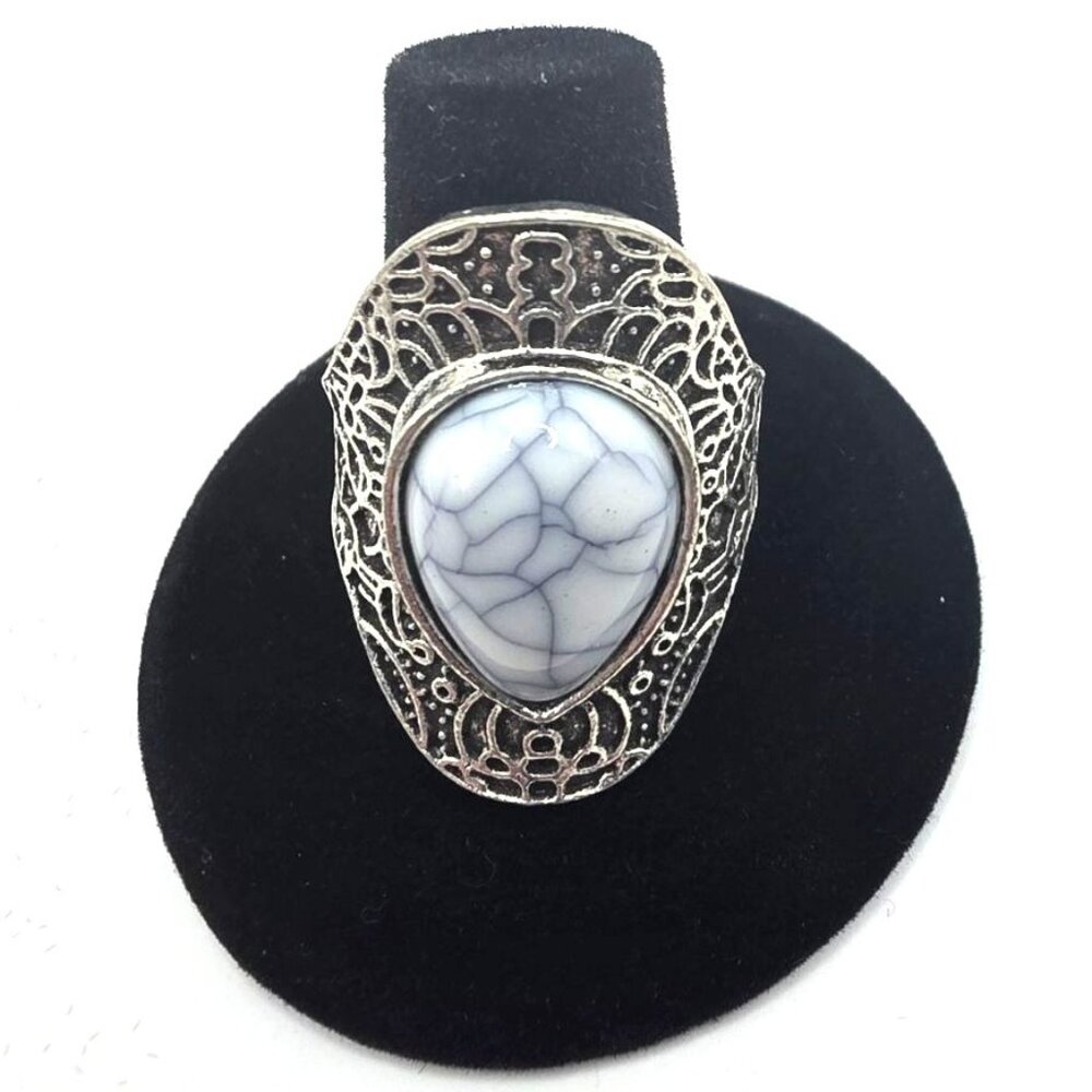 Silver-Tone Ring White Marble-Style Stone Filigree Design Sz 9 statement jewelry